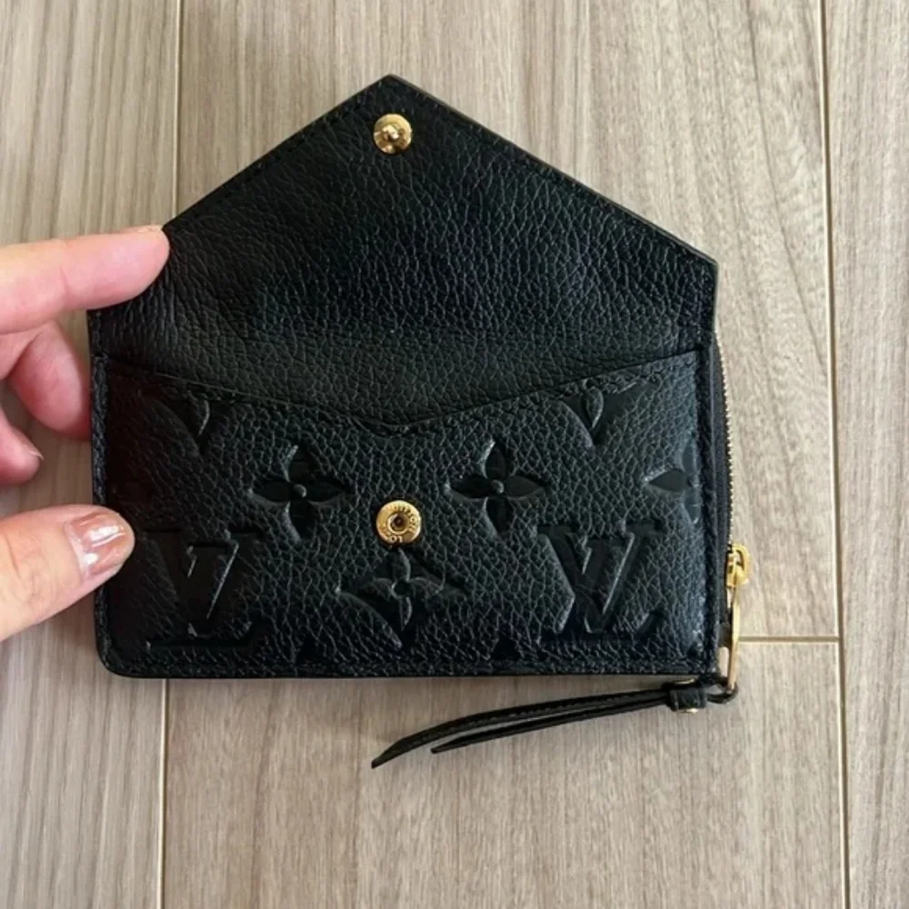 Black Louis Vuitton Women's Wallet - Picture 2 of 8